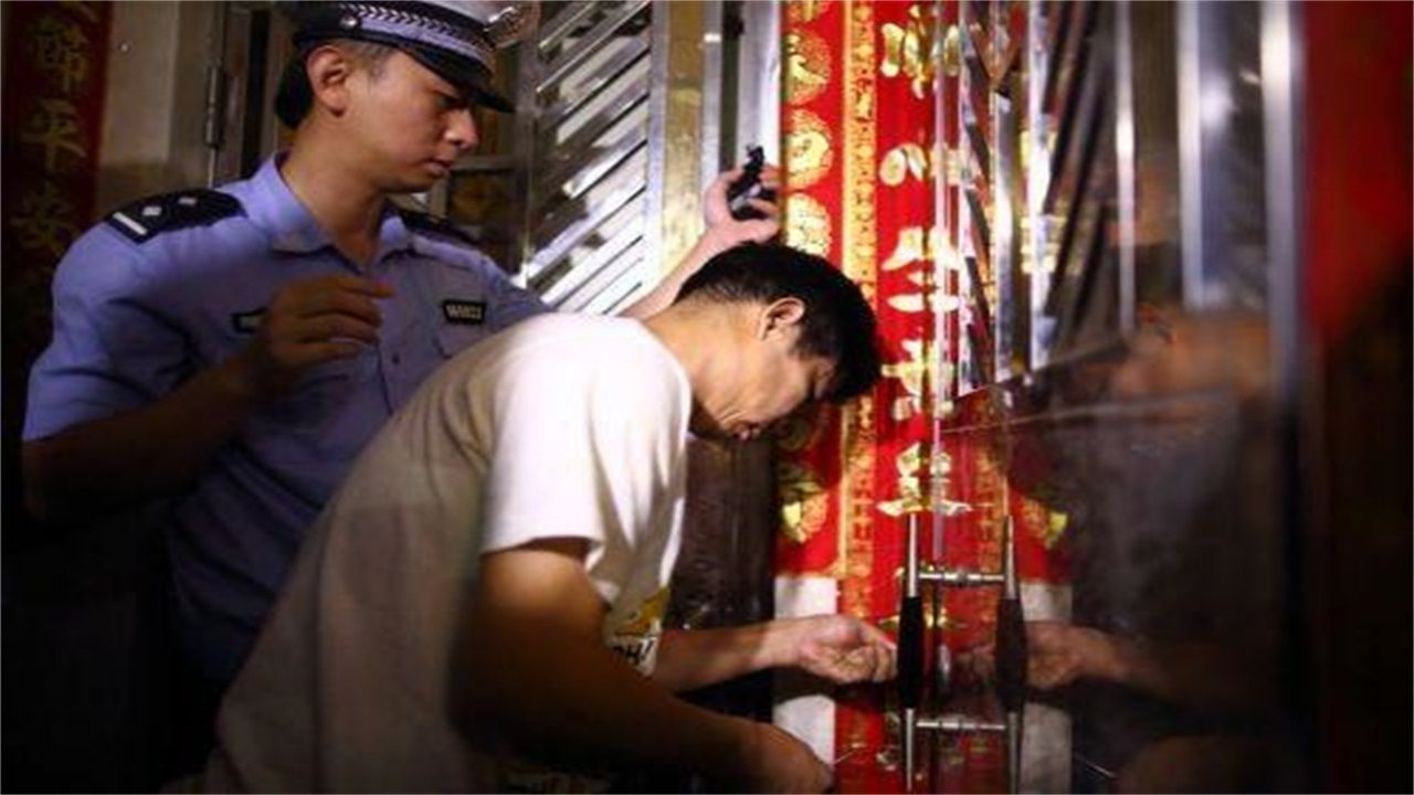 天水请开锁师傅开了锁后，师傅为什么一般都不进门，就算主人请也不进去？